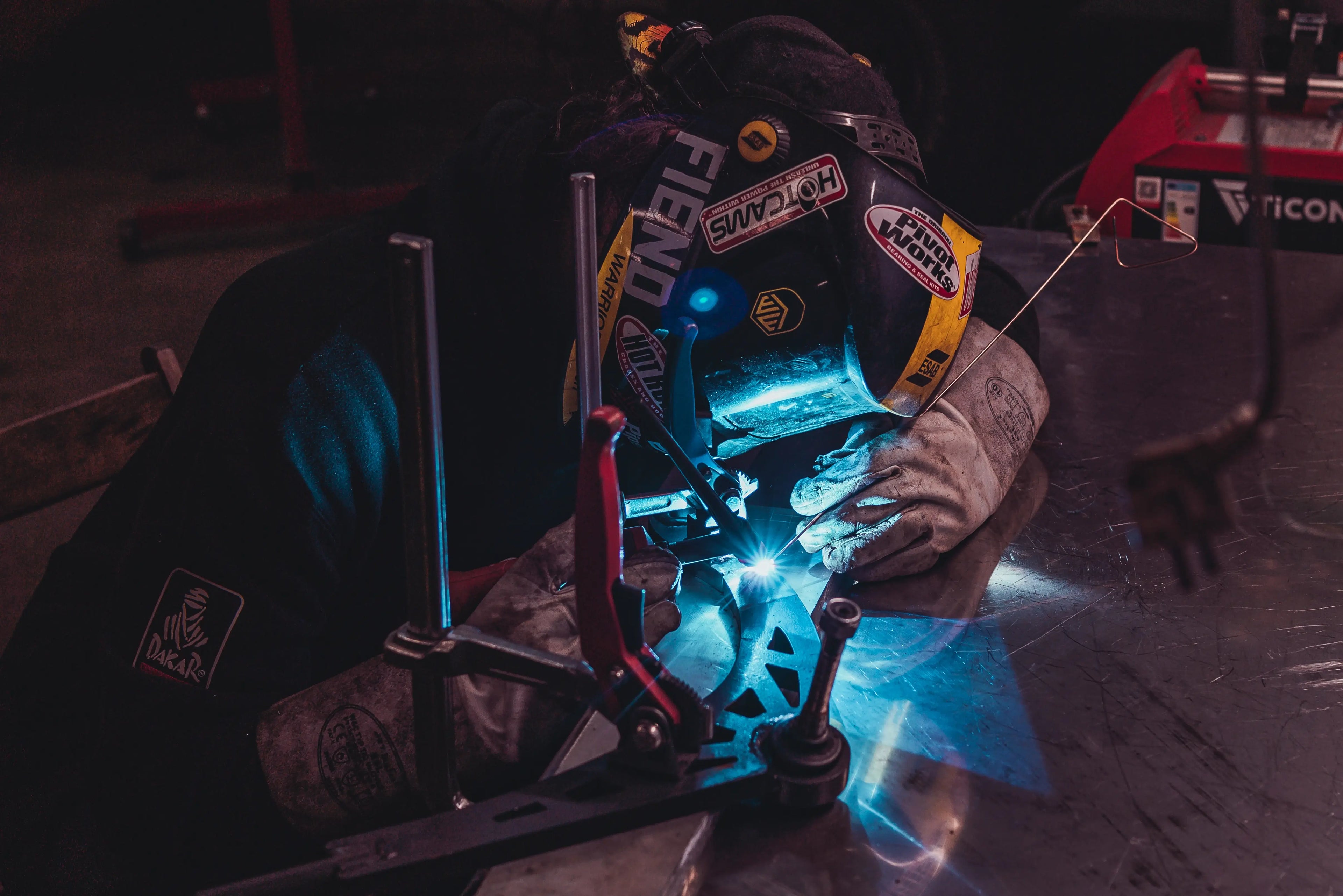 Men is welding wishbones 